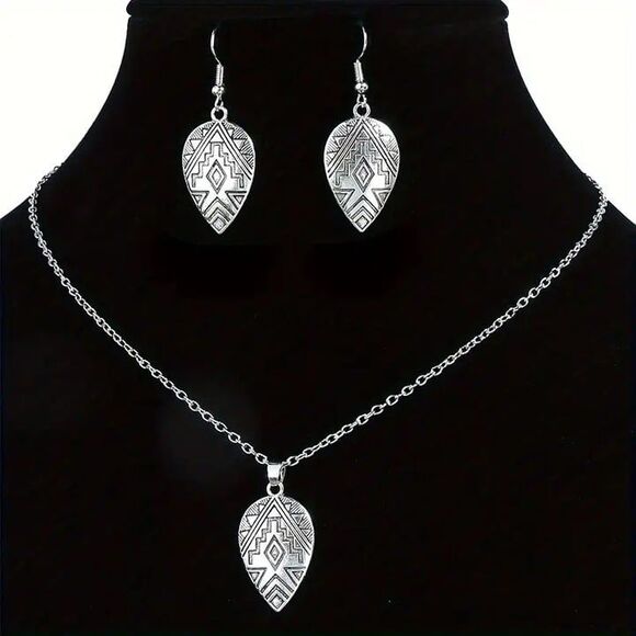 Vintage Tribal Earrings and Pendant Set - Picture 3 of 6